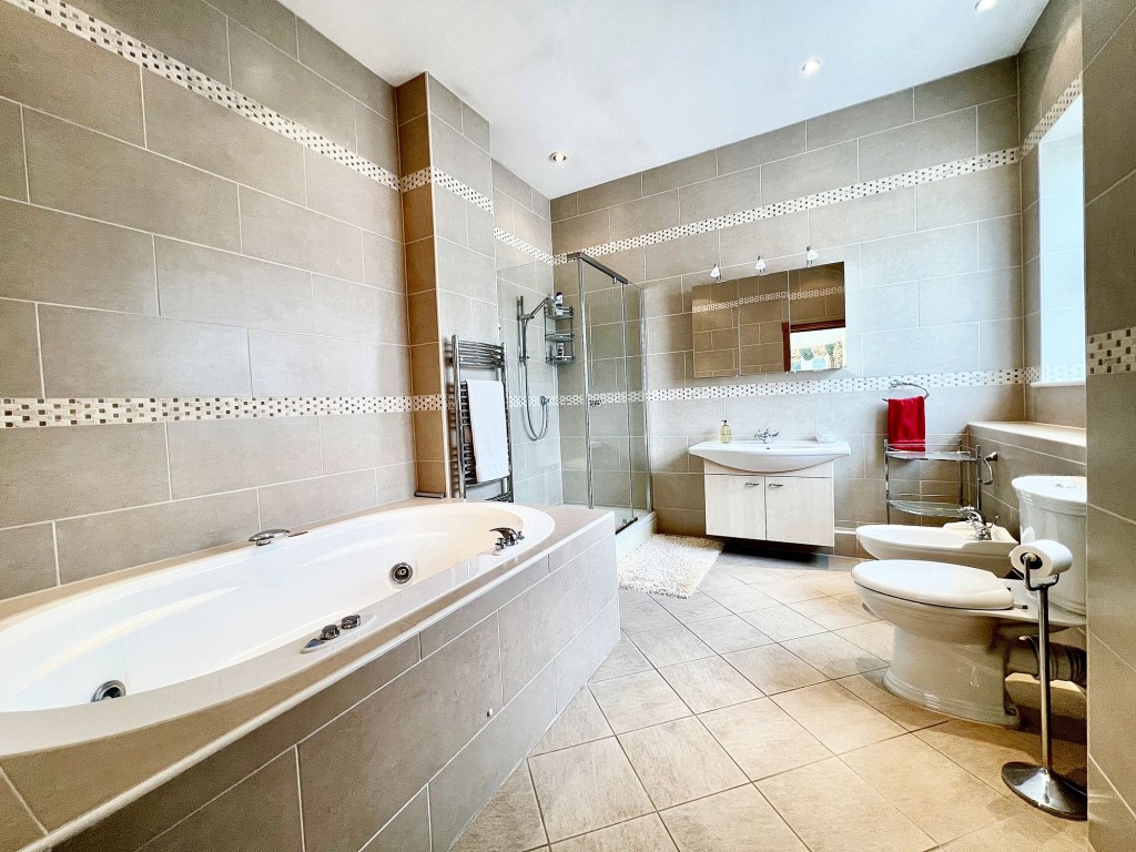 Images for Verulam Avenue, Purley, CR8 EAID:4238971326 BID:111a20da-ac98-4726-afab-e685f1b287bd