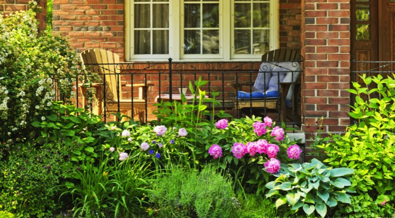 Why Gardens Win Hearts in the Housing Market